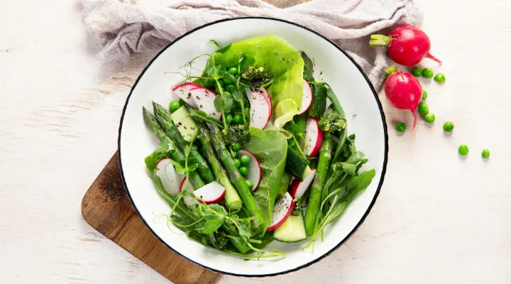 Friss tavaszi zöldek – válogatós gyerekeknek is!